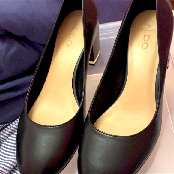 Women’s black aldo leather heel shoes Sz 9.5